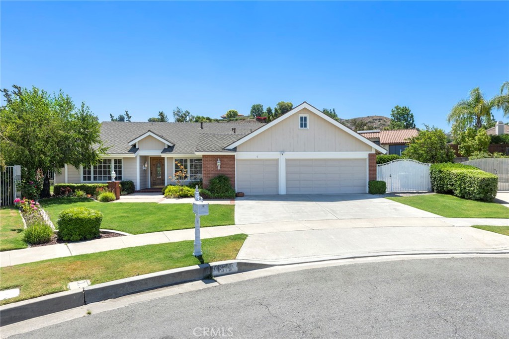 1319 N Navarro Place