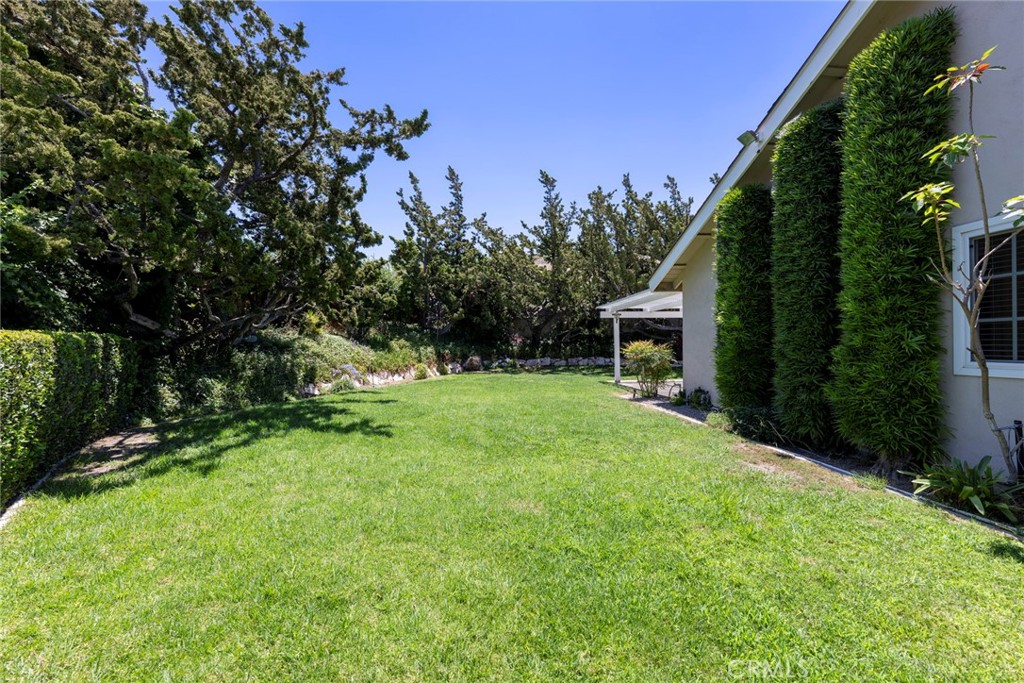 1319 N Navarro Place
