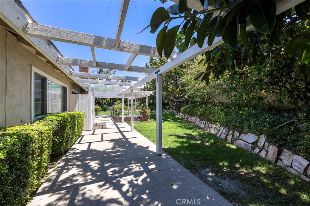 1319 N Navarro Place