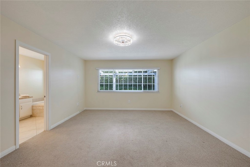 1319 N Navarro Place
