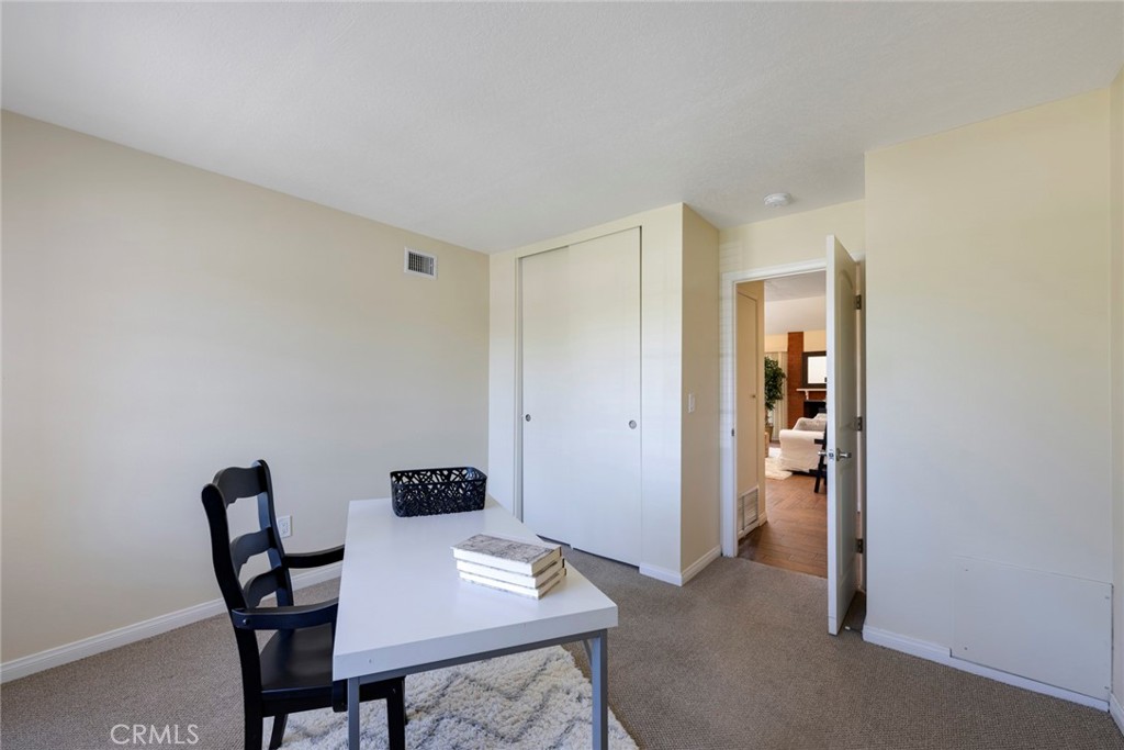 1319 N Navarro Place