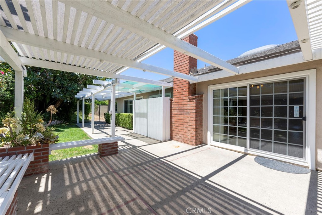 1319 N Navarro Place