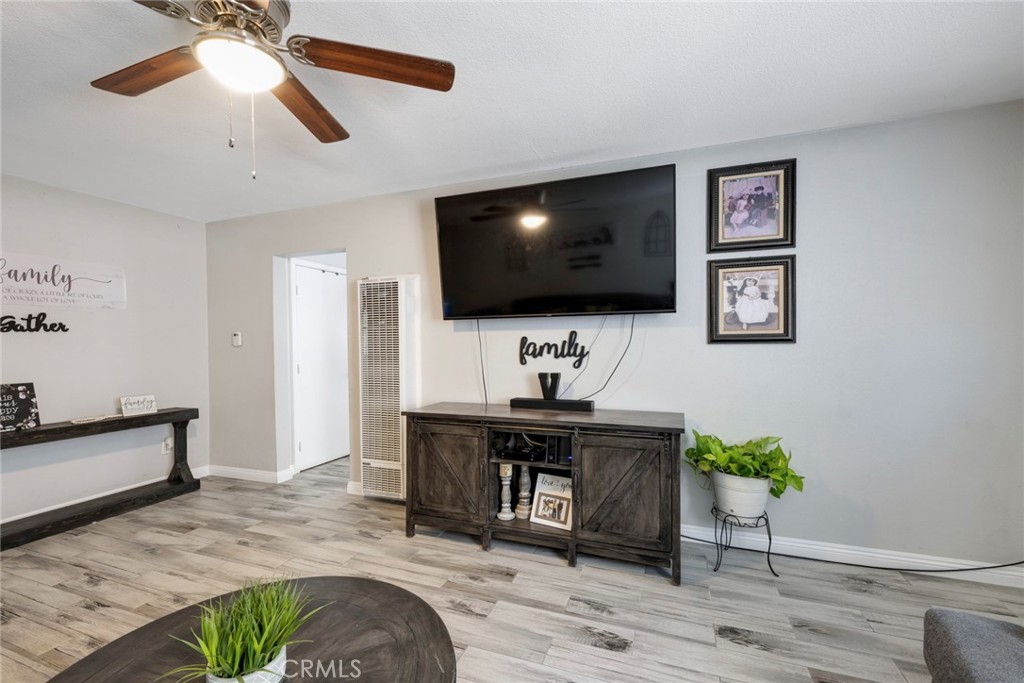 2133 W Juno Avenue