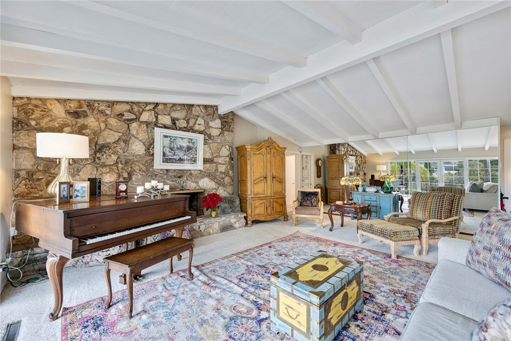 1139 W Valley View Drive