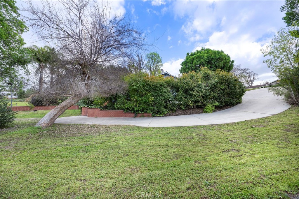 1139 W Valley View Drive