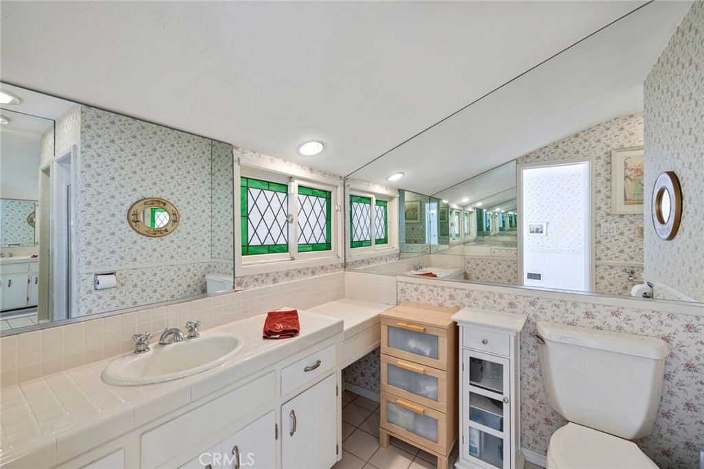 1139 W Valley View Drive