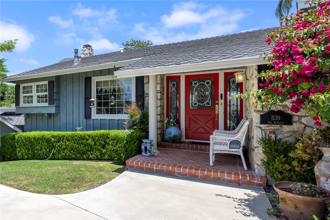 1139 W Valley View Drive