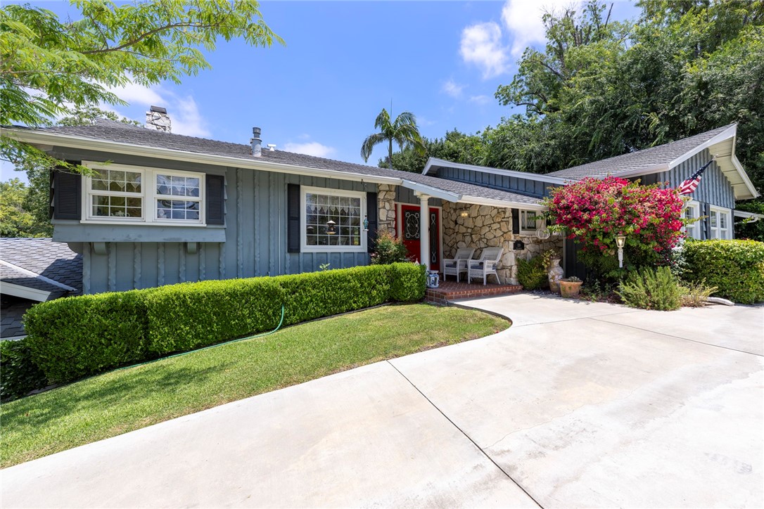 1139 W Valley View Drive