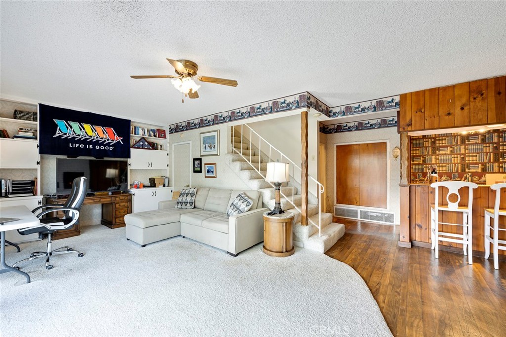 1139 W Valley View Drive