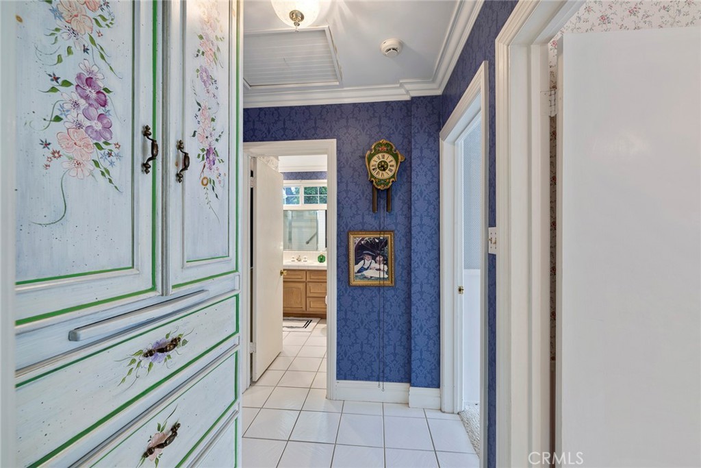 1139 W Valley View Drive