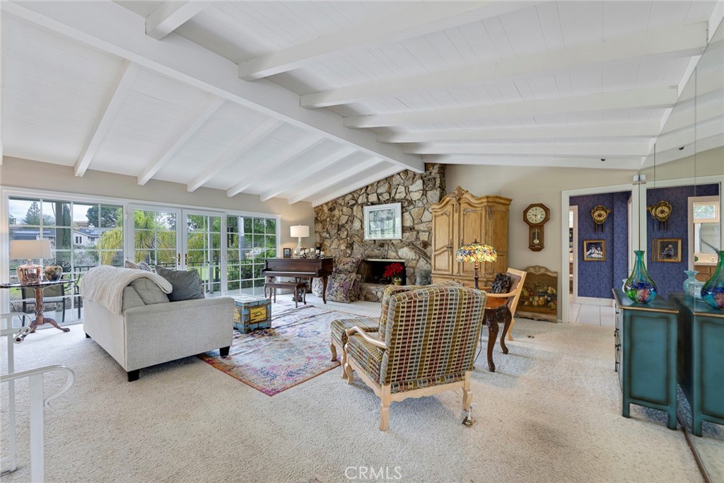 1139 W Valley View Drive
