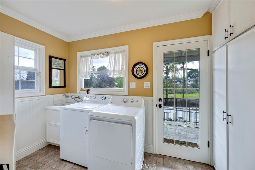 1139 W Valley View Drive