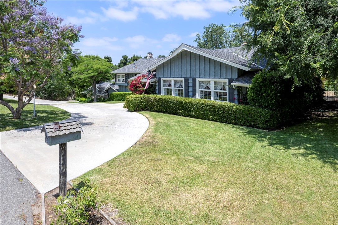 1139 W Valley View Drive