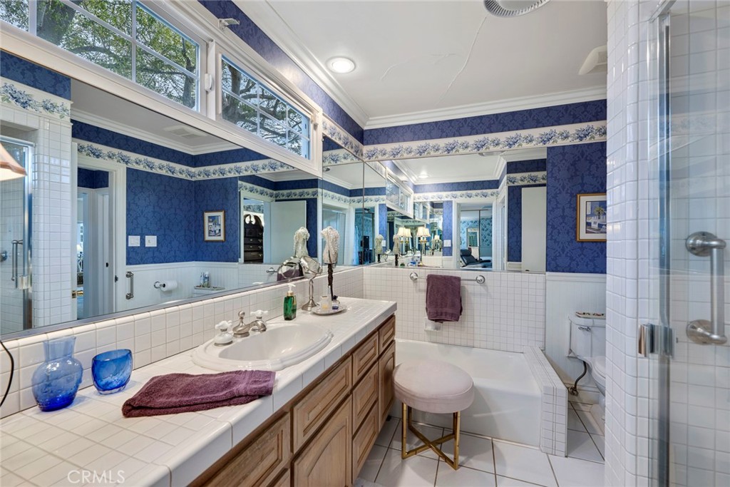 1139 W Valley View Drive