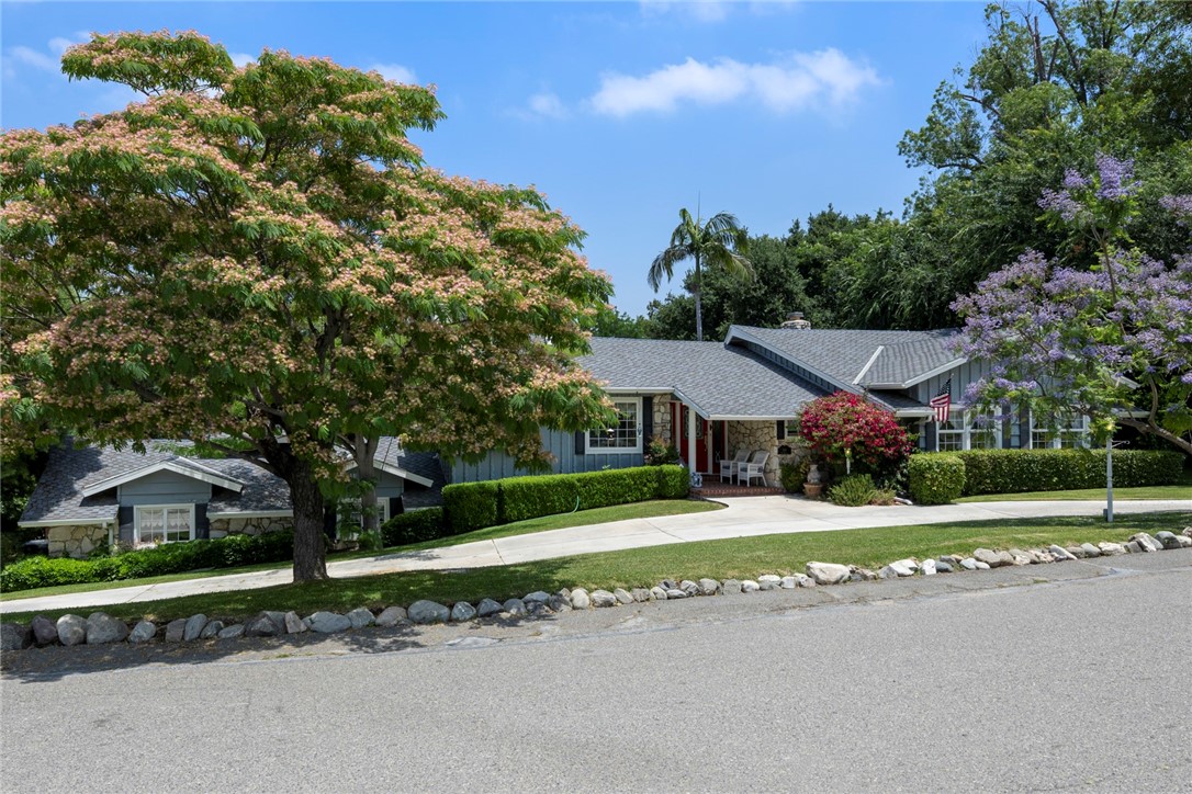 1139 W Valley View Drive