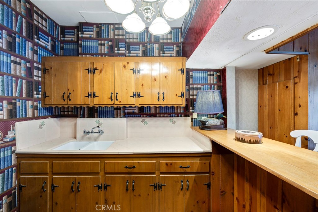 1139 W Valley View Drive