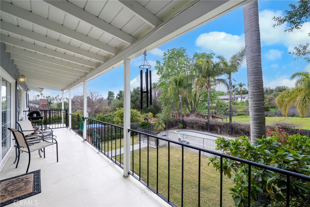 1139 W Valley View Drive