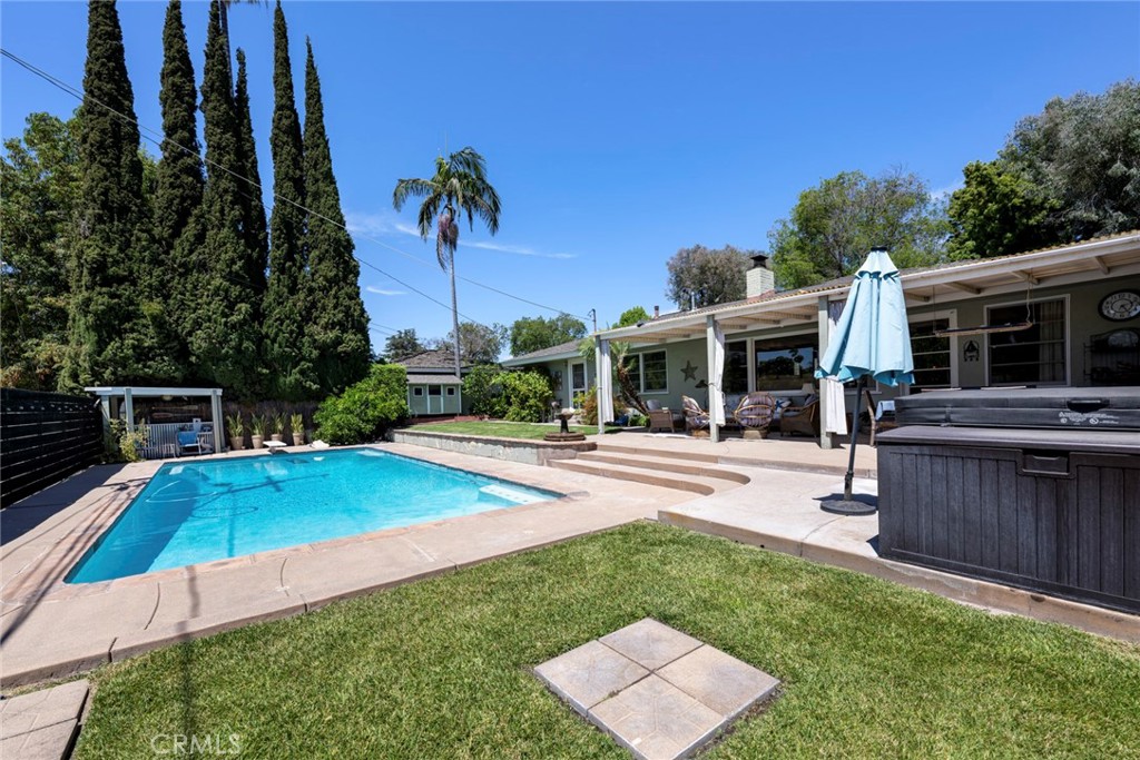 1049 Cerritos Drive