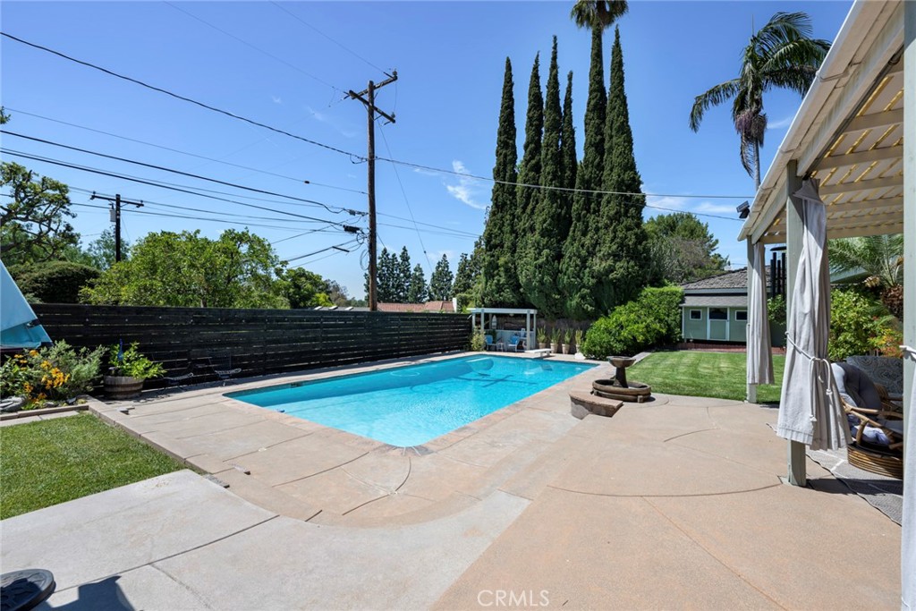 1049 Cerritos Drive