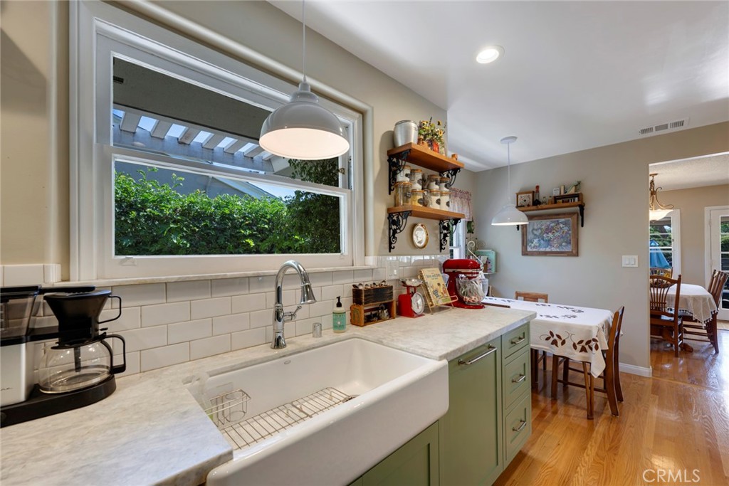 1049 Cerritos Drive