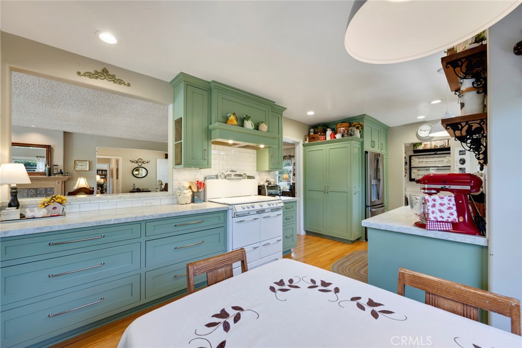 1049 Cerritos Drive