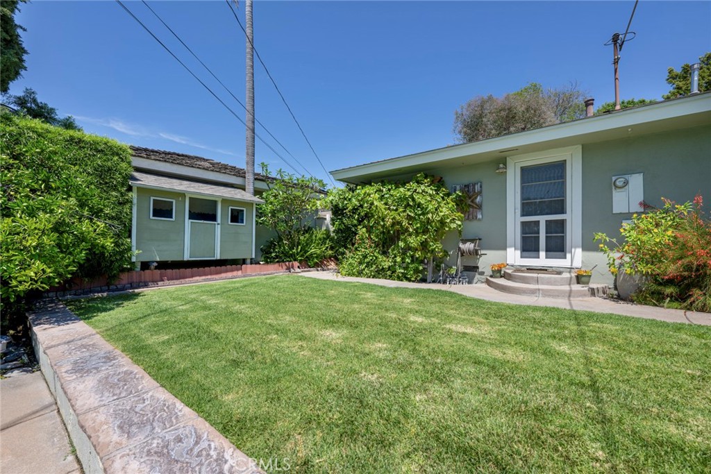 1049 Cerritos Drive