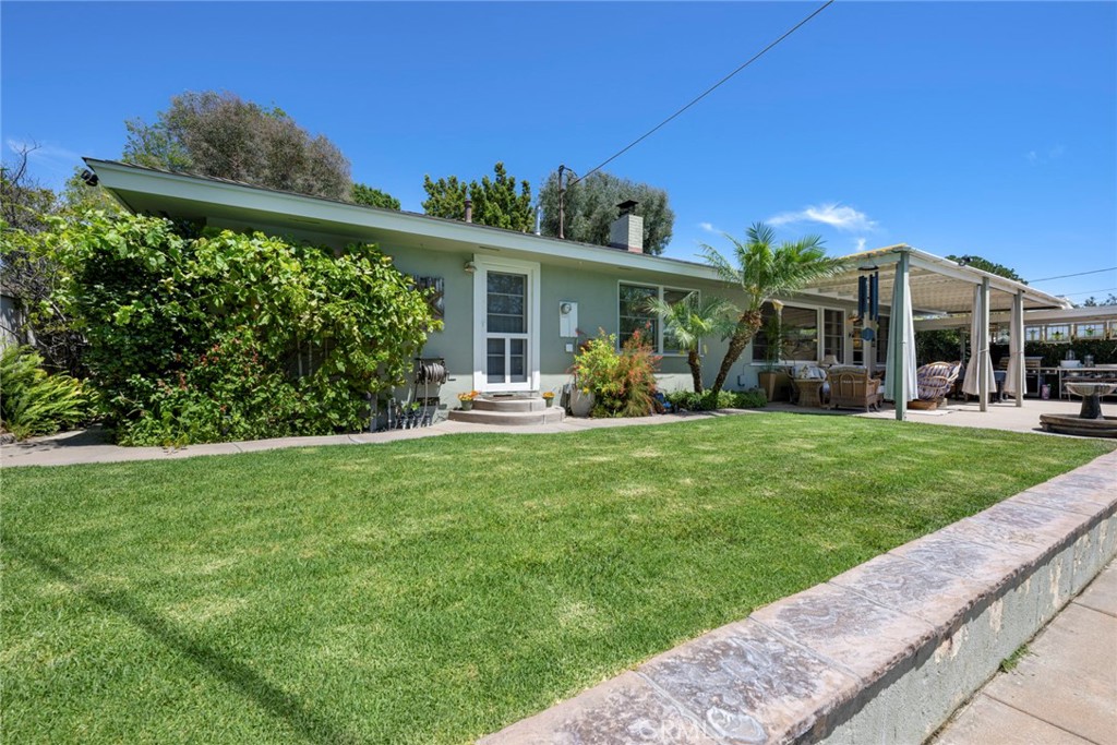 1049 Cerritos Drive