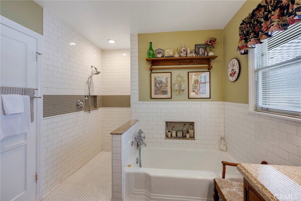 1049 Cerritos Drive