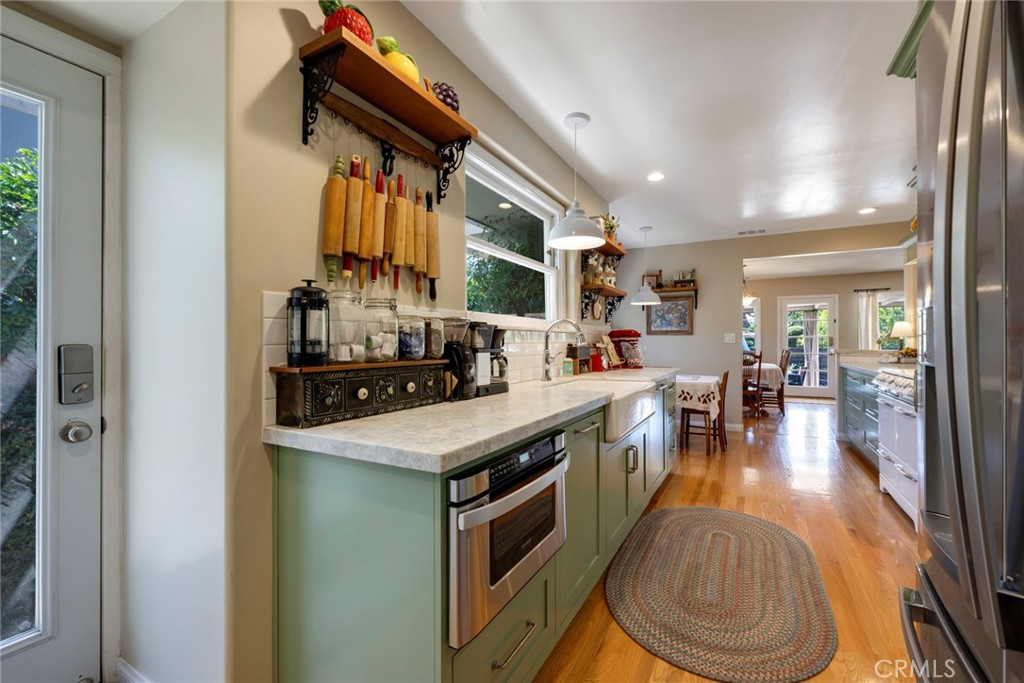 1049 Cerritos Drive