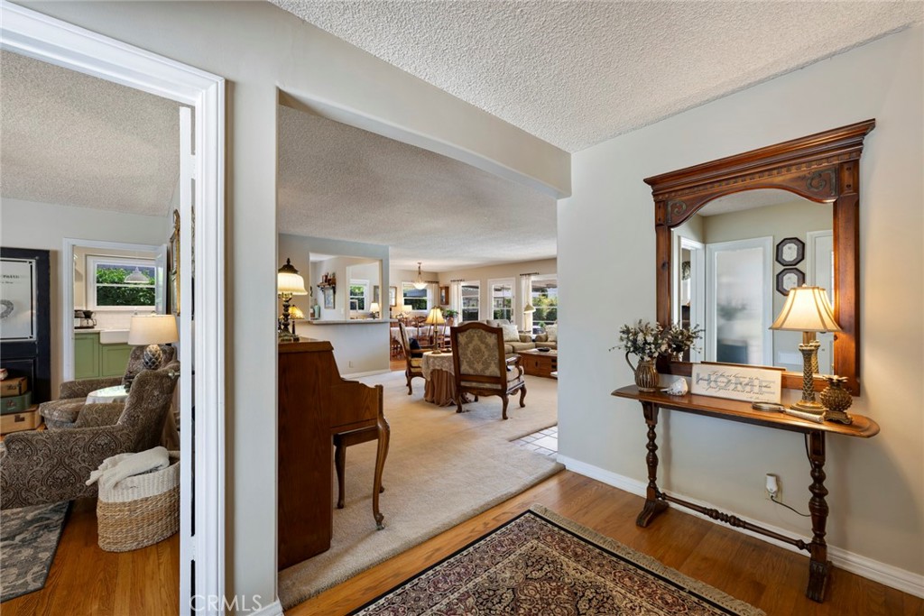 1049 Cerritos Drive