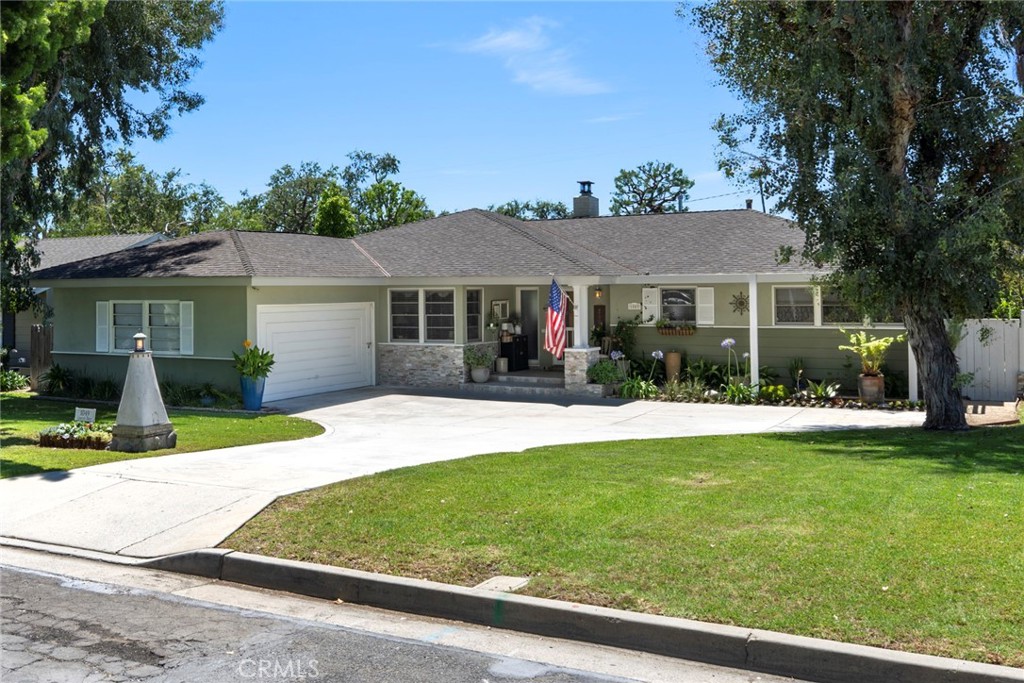 1049 Cerritos Drive
