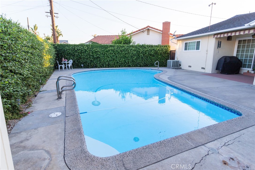 12012 Parrot Avenue