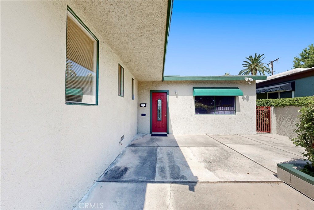 1457 E Chapman Avenue