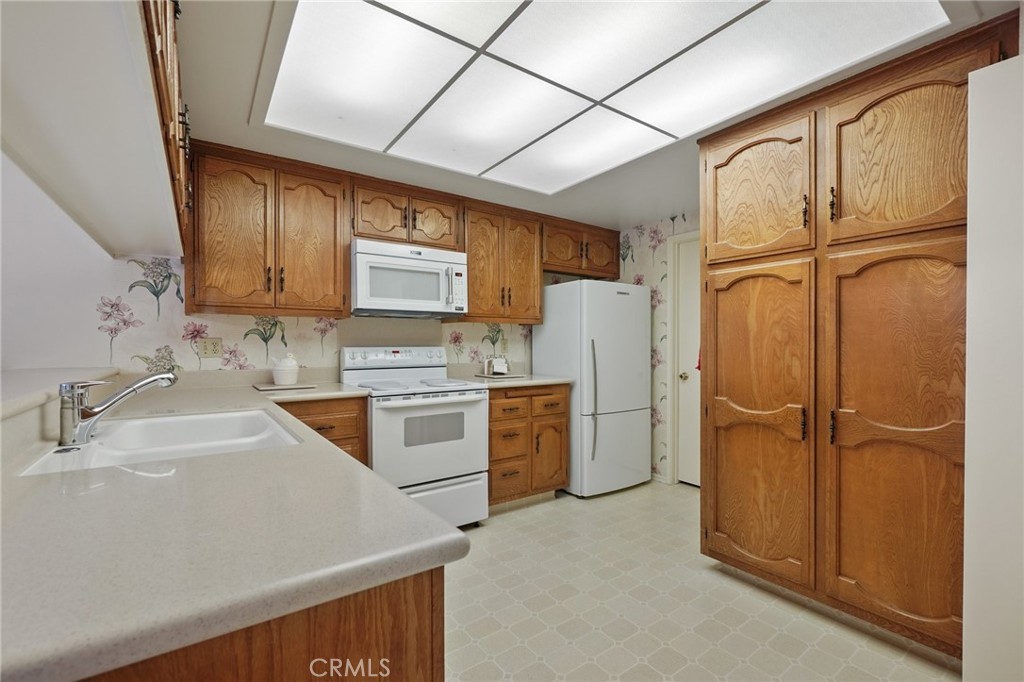 678 W Glenwood Drive