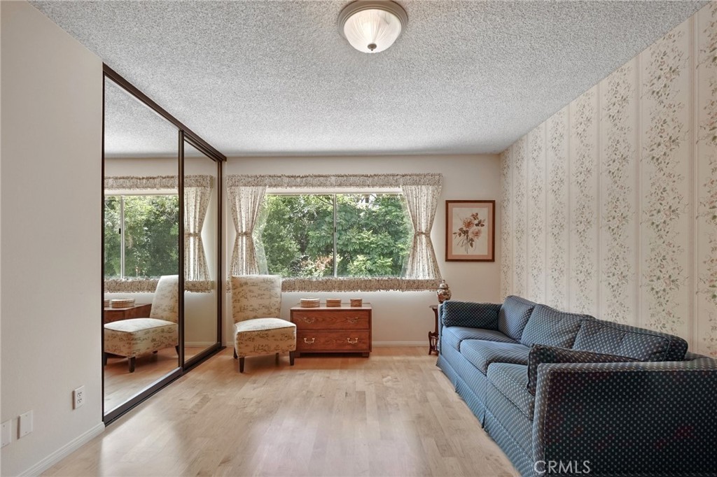 678 W Glenwood Drive
