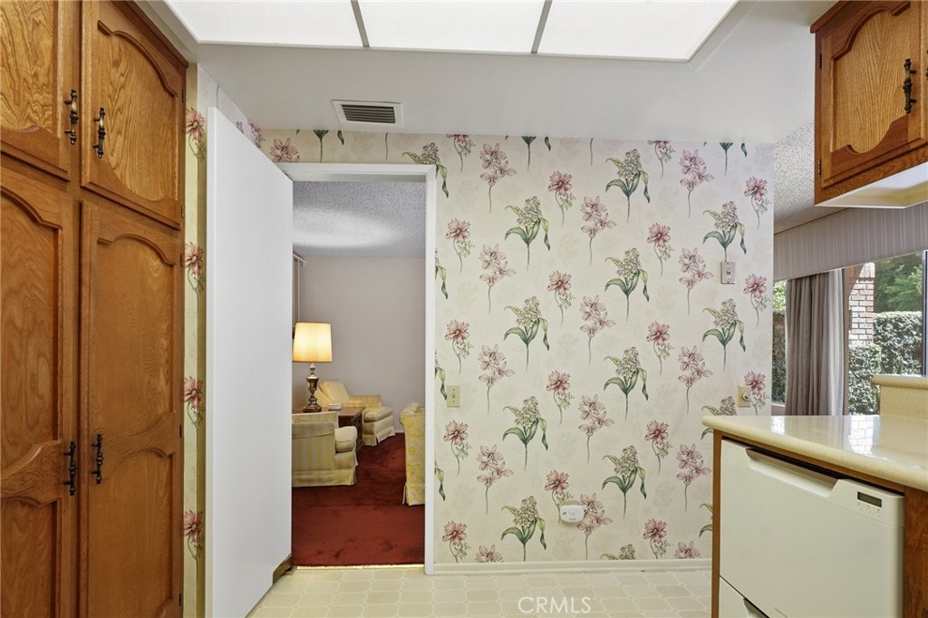 678 W Glenwood Drive