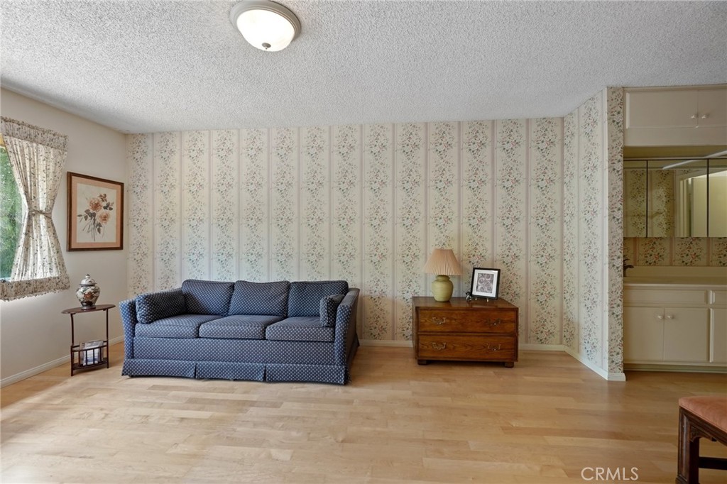 678 W Glenwood Drive