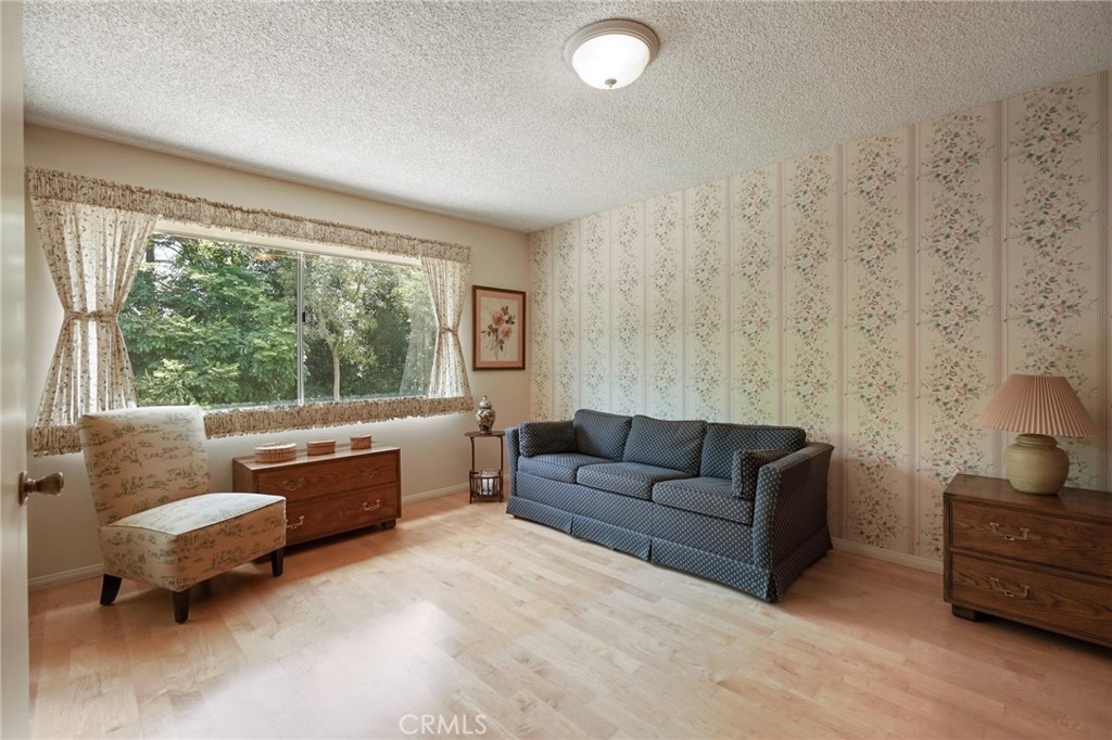 678 W Glenwood Drive