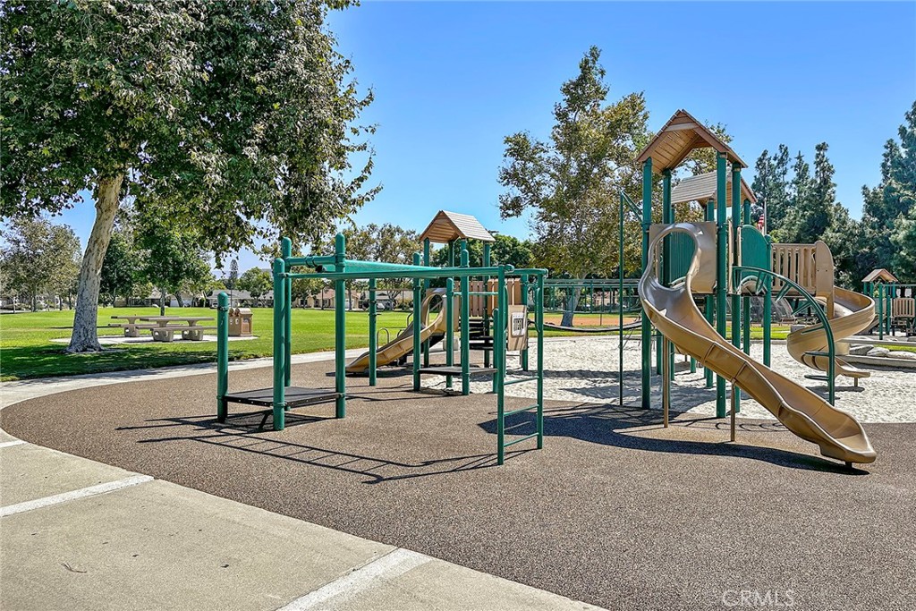 1033 Fairbrook Lane