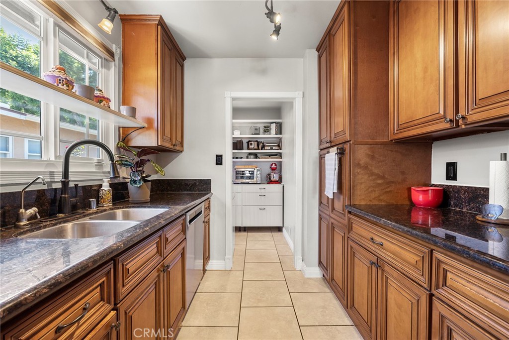 1033 Fairbrook Lane
