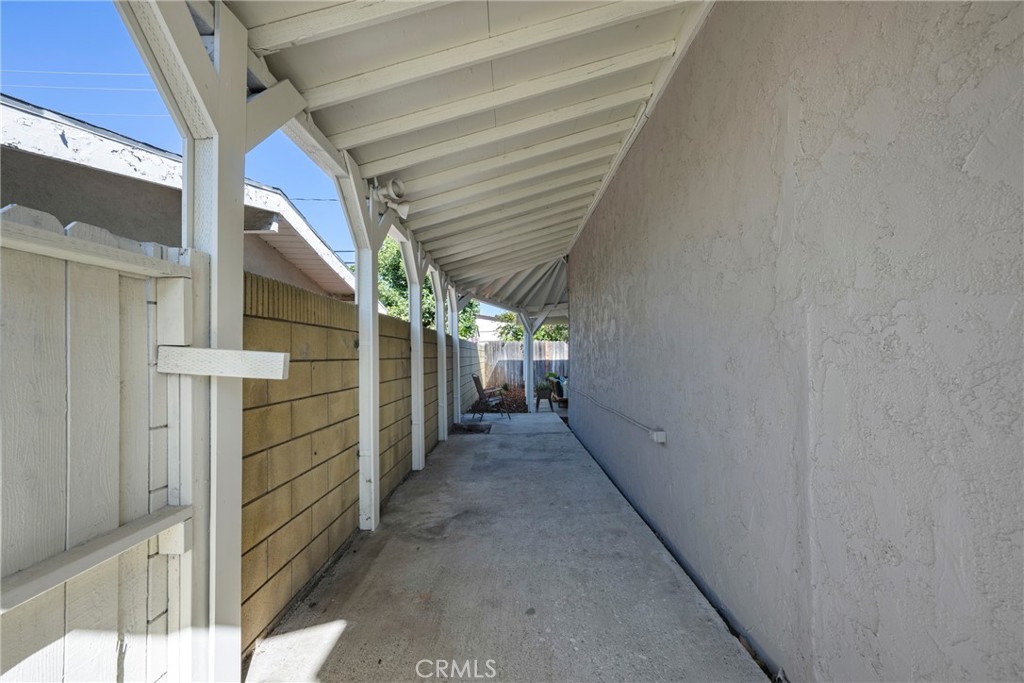 1701 W Oak Avenue