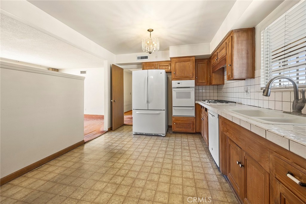 2810 Hemlock Place