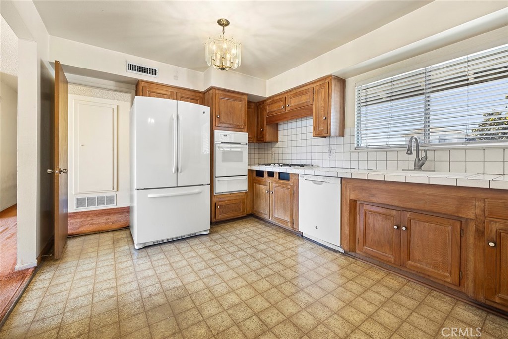2810 Hemlock Place