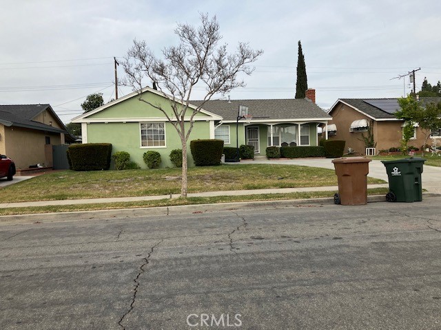 449 W Roberta Avenue