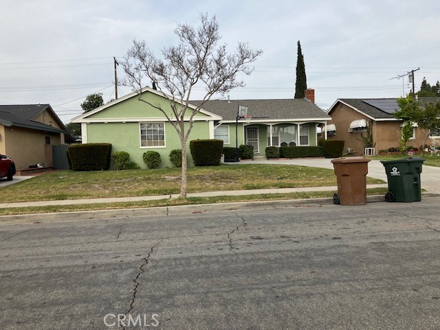 449 W Roberta Avenue