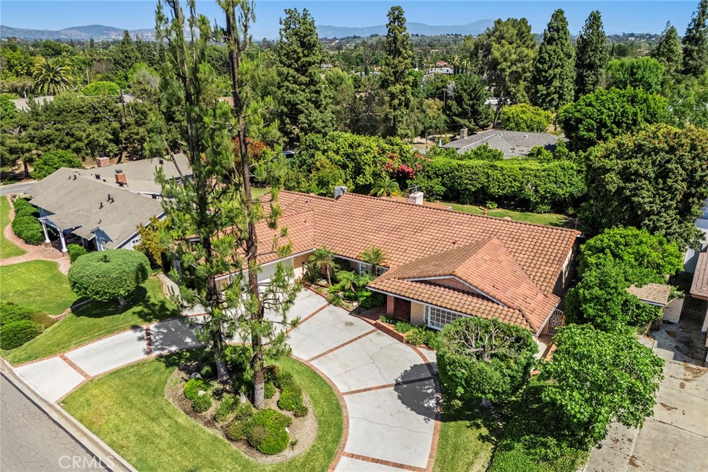 506 Lakeside Drive