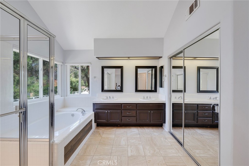 5585 Running Spring Way