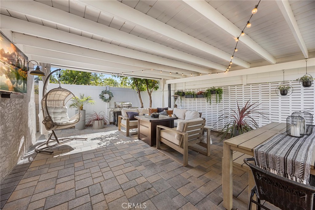932 W Joyce Drive