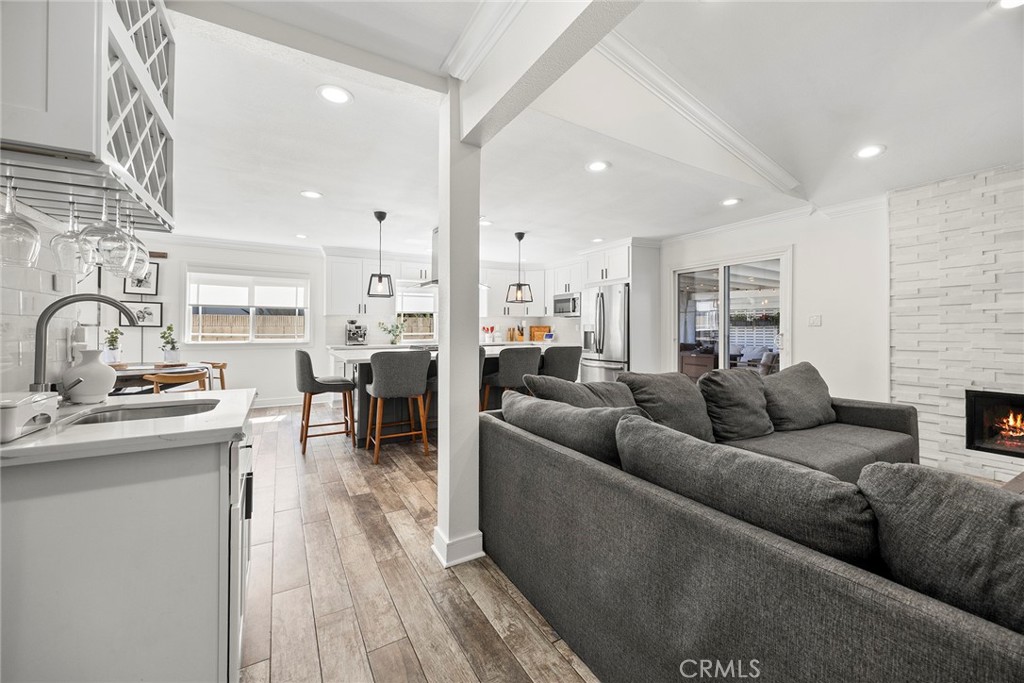 932 W Joyce Drive
