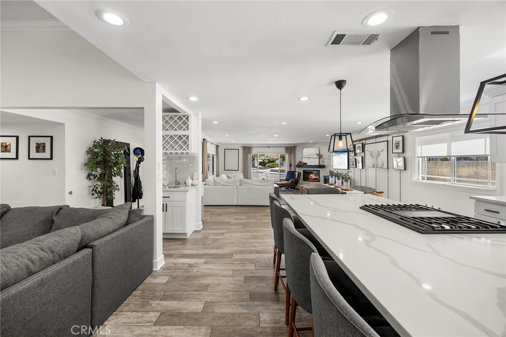 932 W Joyce Drive